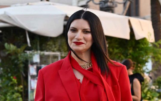 Laura Pausini fedi nere